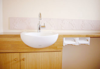 手洗い。壁にはミッキーマウス